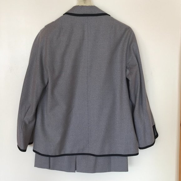 Vintage 1950s Dan Millstein Gray Wool Skirt Suit - Picture 8 of 14